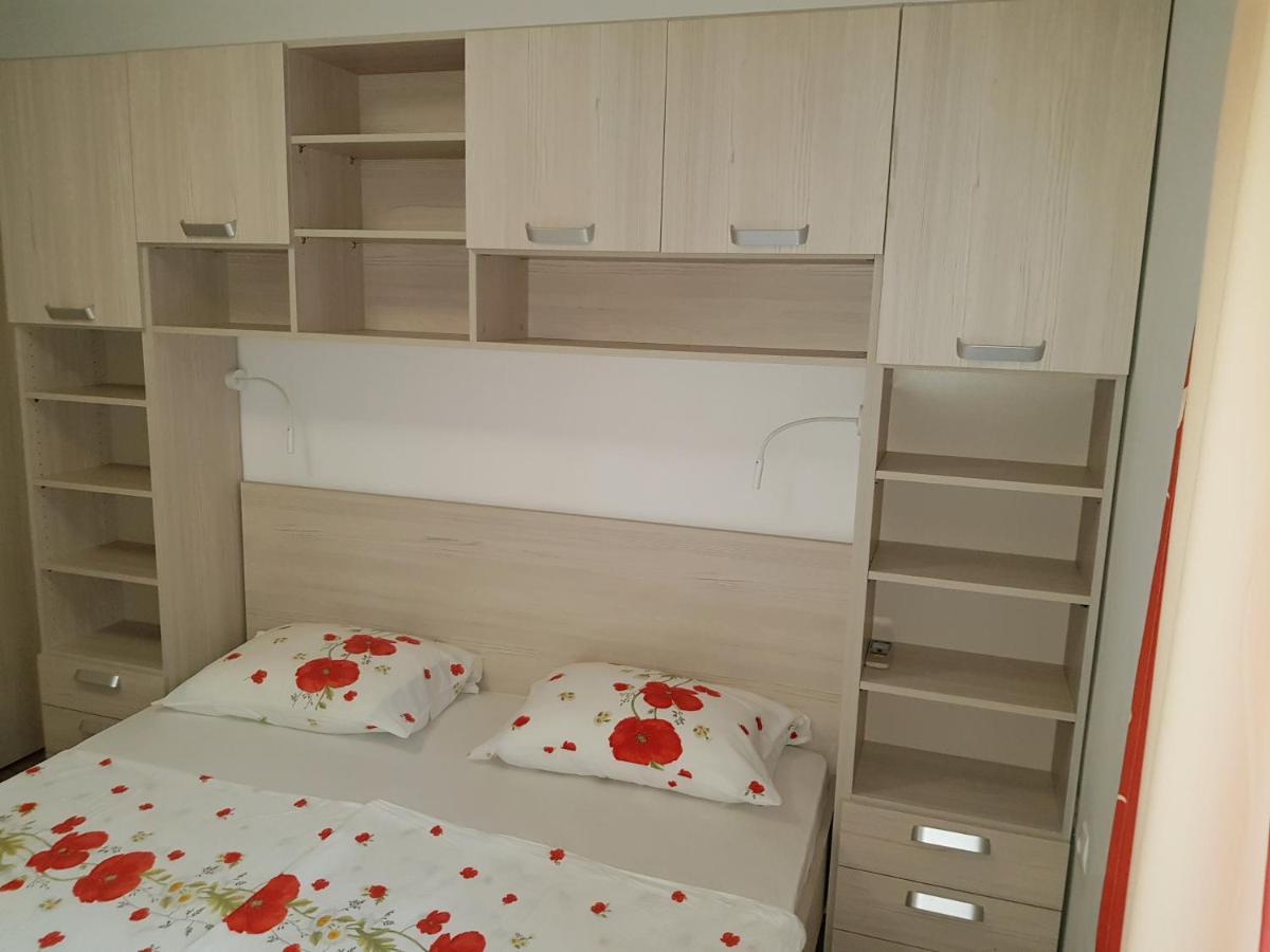 Apartments Vila Tisa Mali Losinj Exterior photo