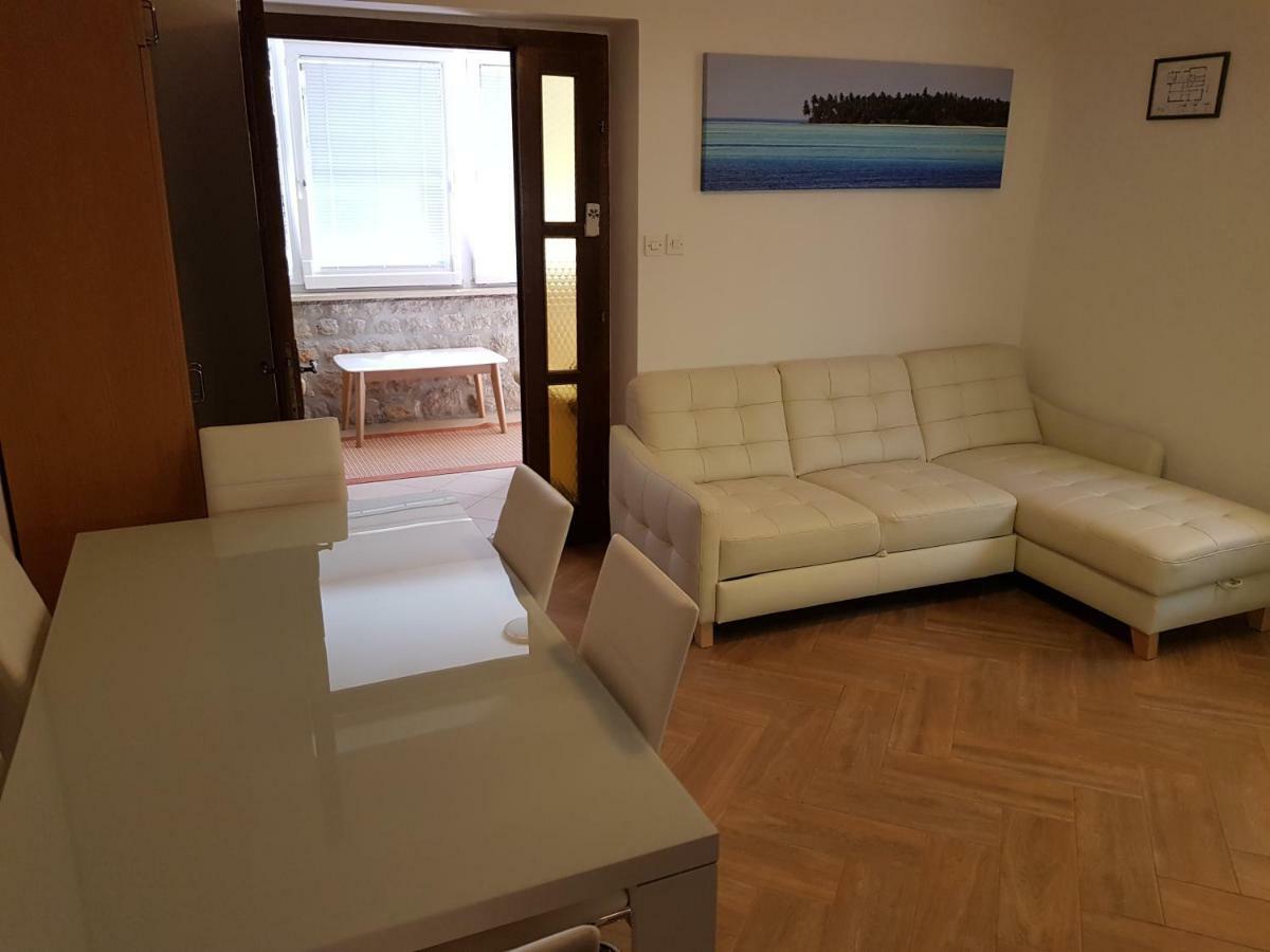 Apartments Vila Tisa Mali Losinj Exterior photo