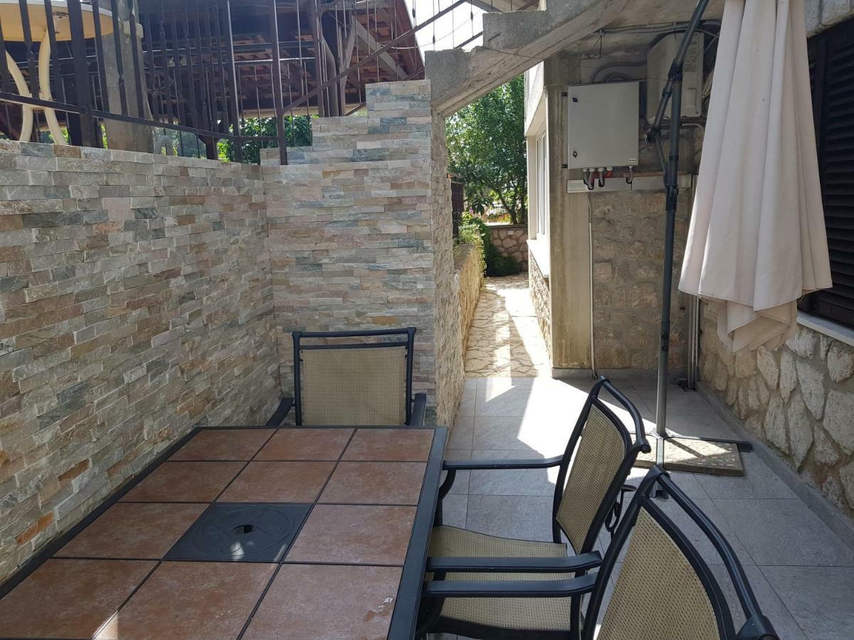 Apartments Vila Tisa Mali Losinj Exterior photo