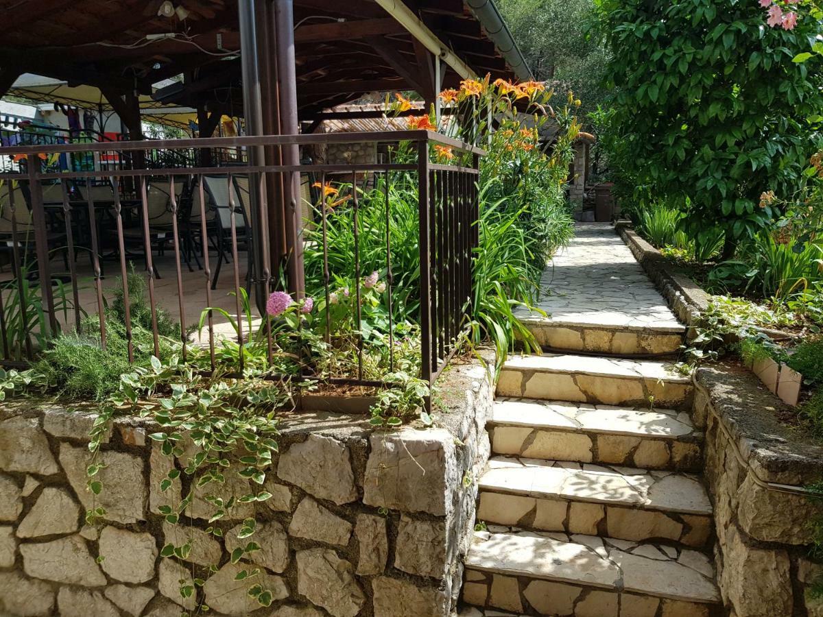 Apartments Vila Tisa Mali Losinj Exterior photo