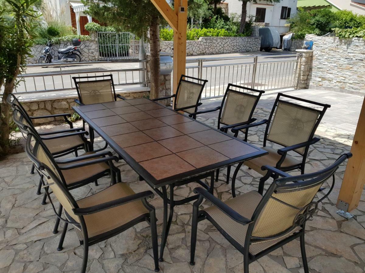 Apartments Vila Tisa Mali Losinj Exterior photo